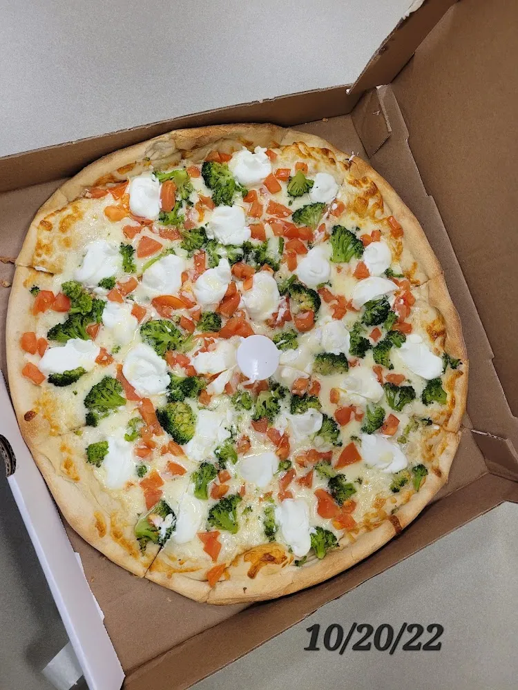 Broccoli Supreme White Pizza